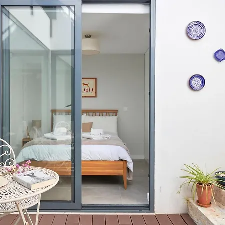 Villa Charming House With Terrace In Lisbon.wifi. Lissabon