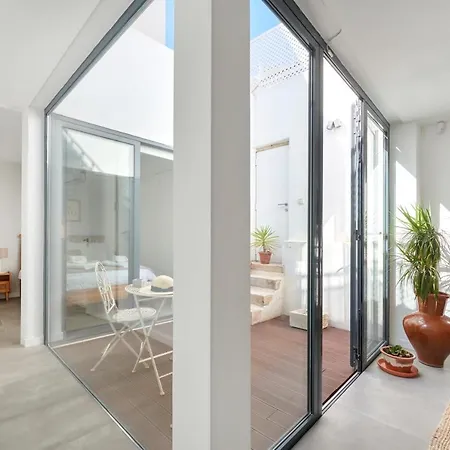 Villa Charming House With Terrace In Lisbon.wifi.