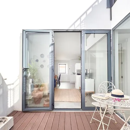 Villa Charming House With Terrace In Lisbon.wifi.